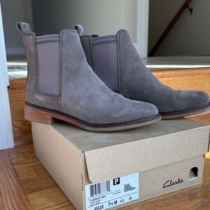 Clarks Clarkdale Arlo Taupe Suede Chelsea Boots